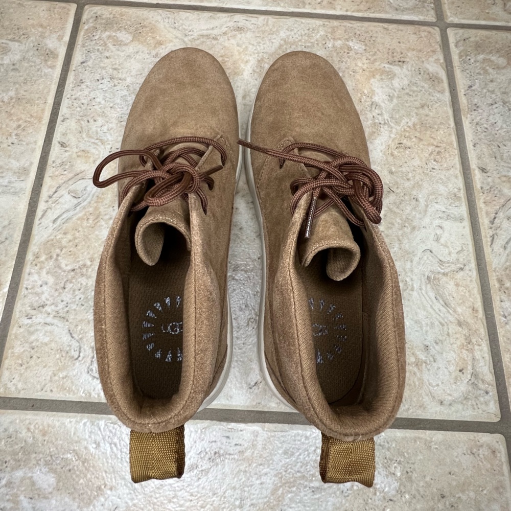 UGG Kids Canoe Waterproof Boots - Picture 7 of 10